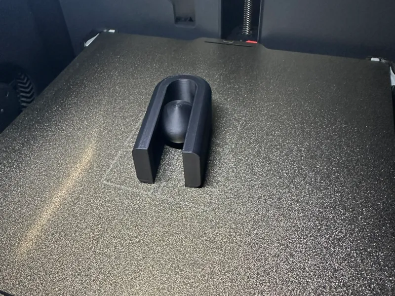 Gravity towel holder