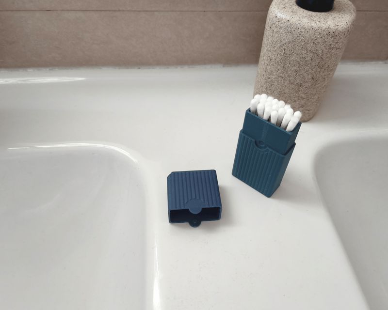Travel case for cotton swabs