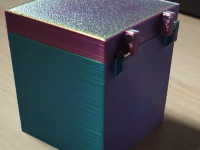 box with hinge lid