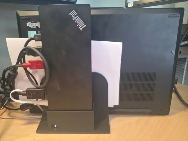 Support laptop et dock Thunderbolt Lenovo