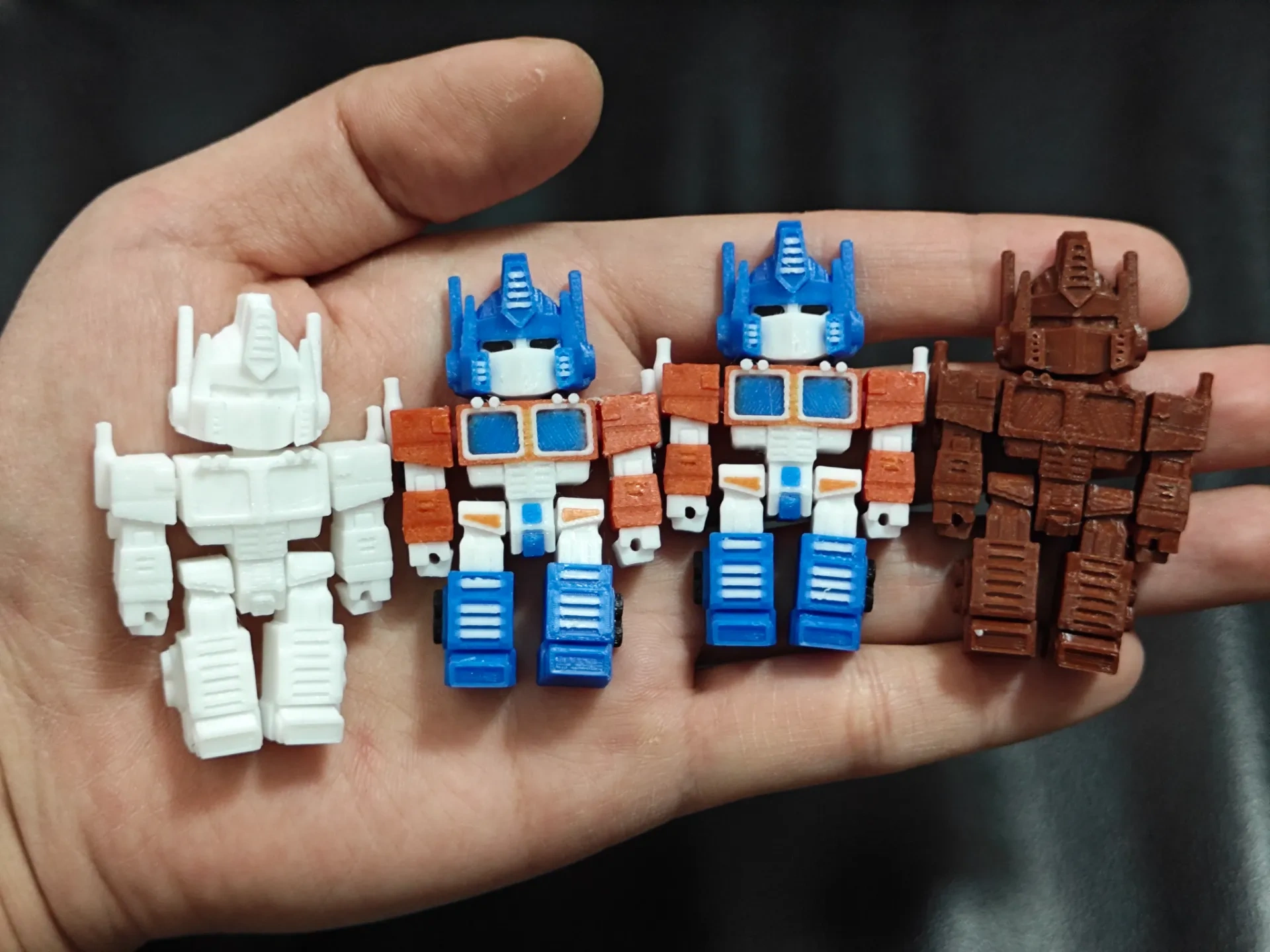 Ortak Movable Optimus Prime Keychain (Entegre Baskı)