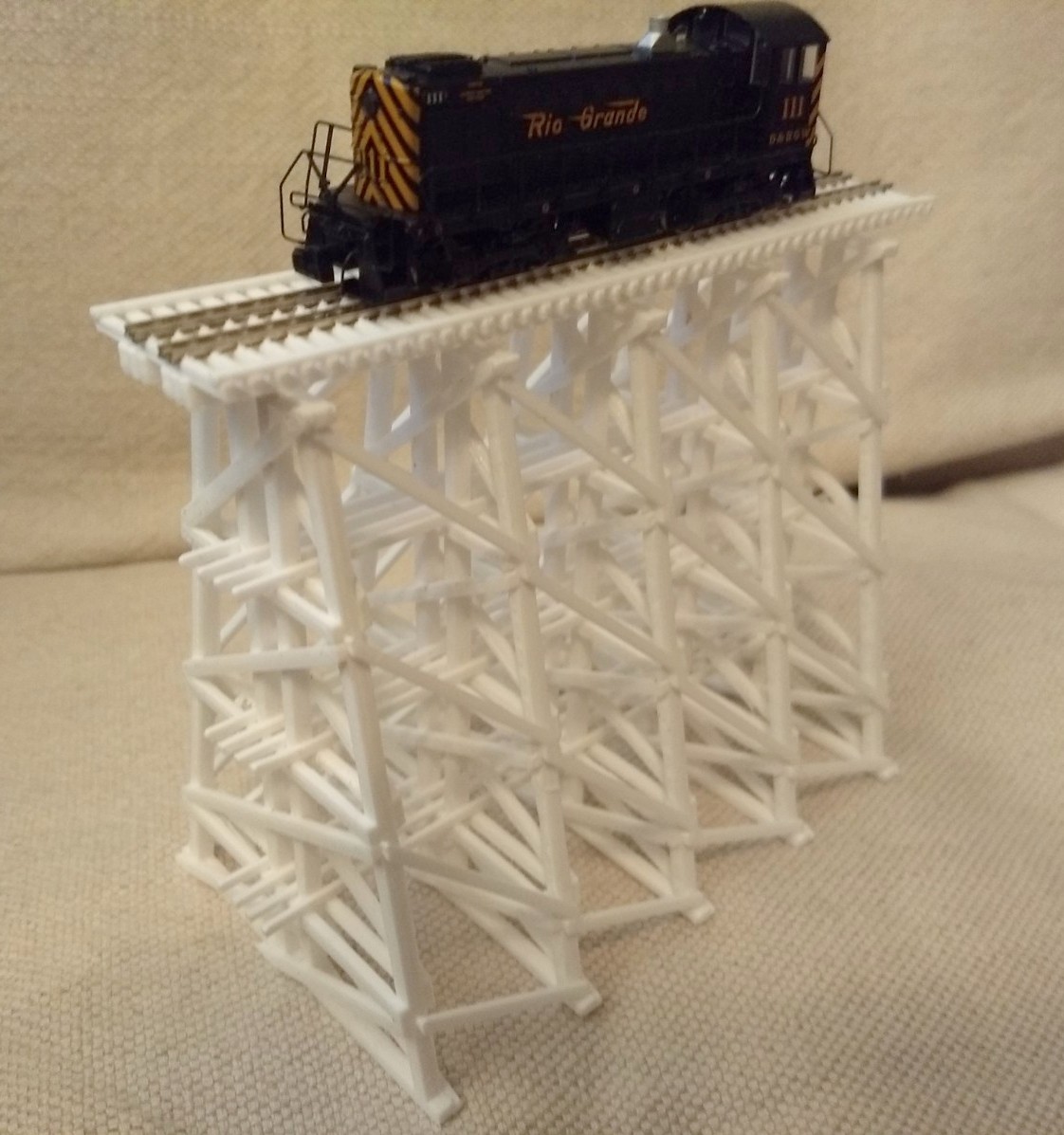 Miniatura 2 do modelo 3D N Scale Train Trestle Display