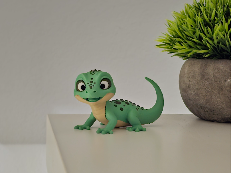 Cute Baby Lizard Figurine - MultiColor