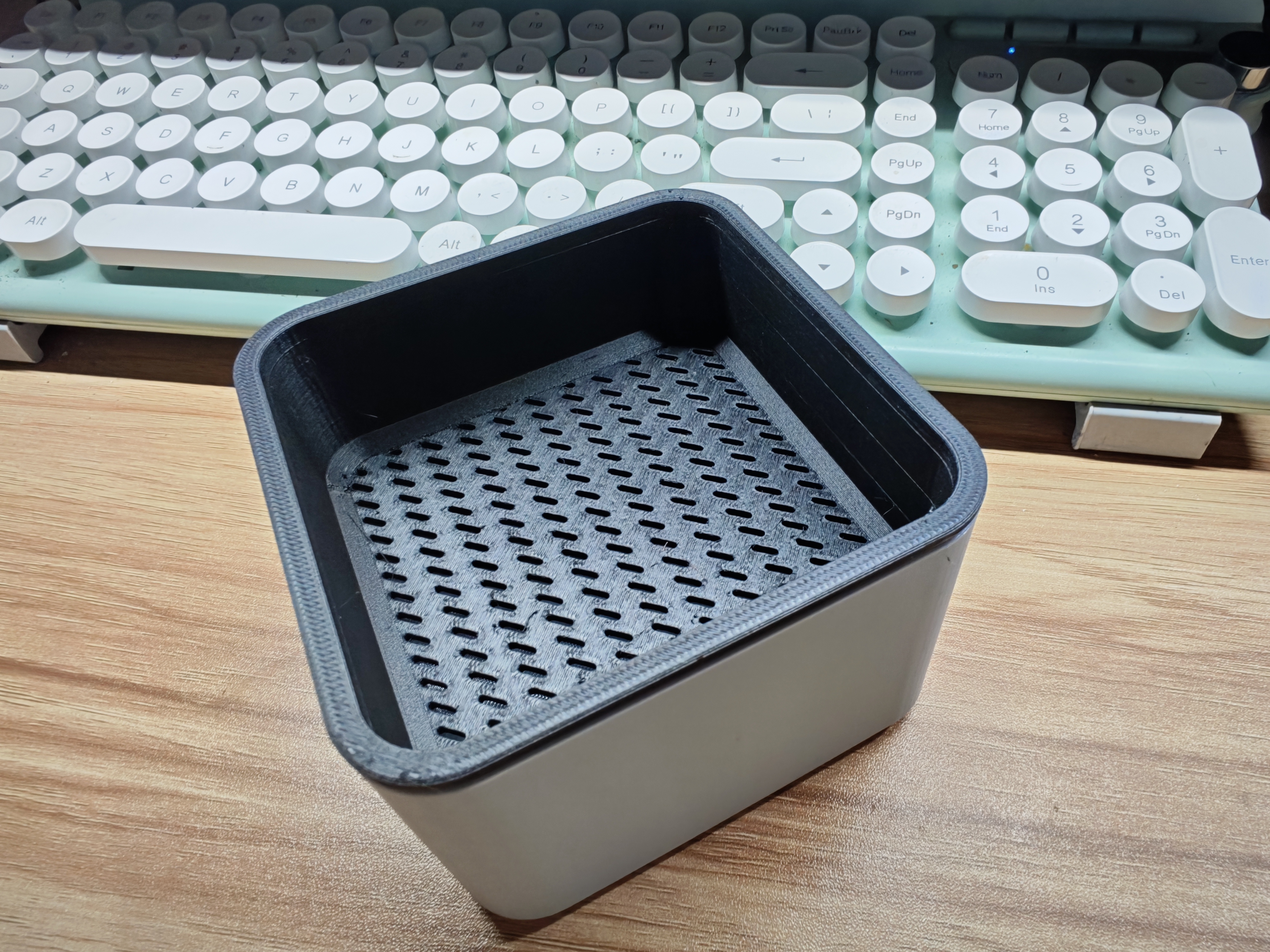 Miniatura 1 do modelo 3D 【滴水不漏】桌面茶渣垃圾桶