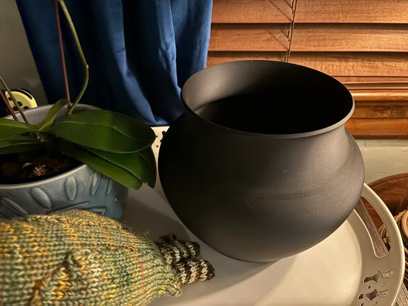 Round Wide Mouth Pot