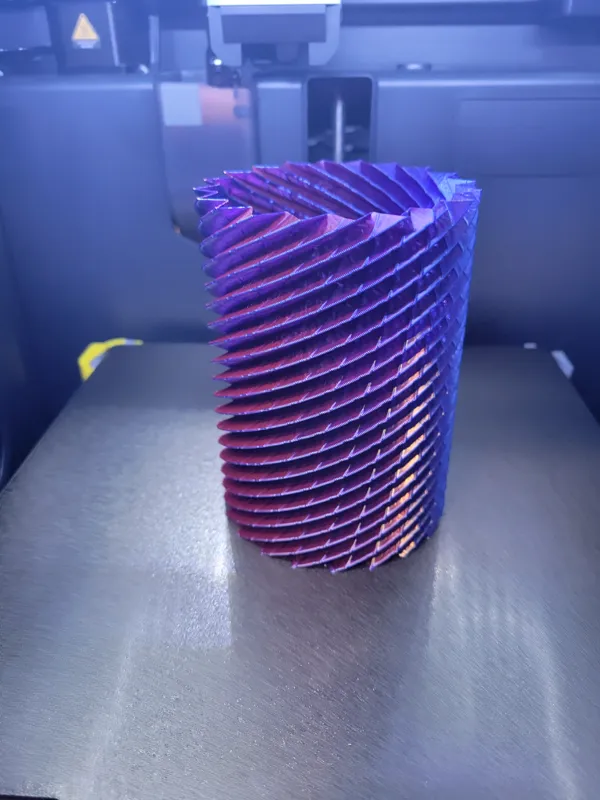 Vase tube texturé écailles