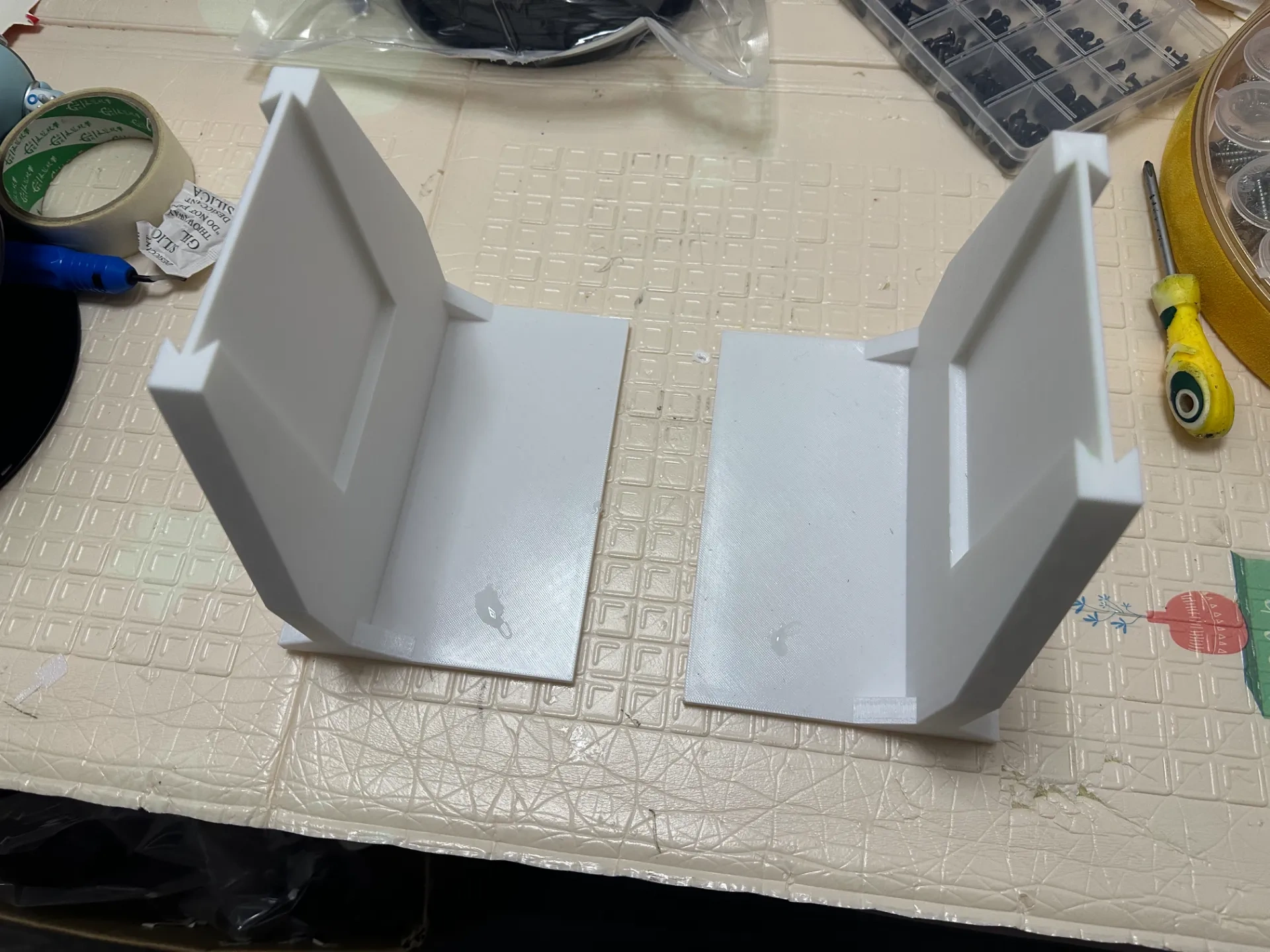 Miniatura 2 do modelo 3D 4盘料防潮干燥箱 中轴架构更稳定 带干燥剂盒 比底盘滚轴更具优势 适配药品箱