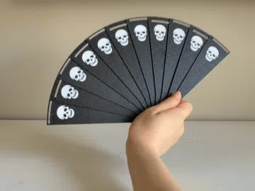 Adorno temático: Halloween Skull Folding Hand Fan — vista de referencia 4