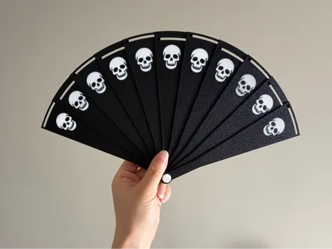 Adorno temático: Halloween Skull Folding Hand Fan — referencia de MakerWorld