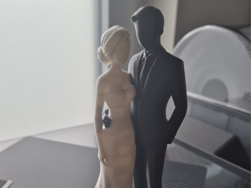 Hochzeitsskulptur: Braut und Bräutigam