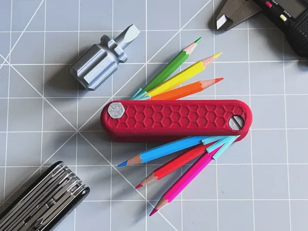 Multi-outil en forme de crayon