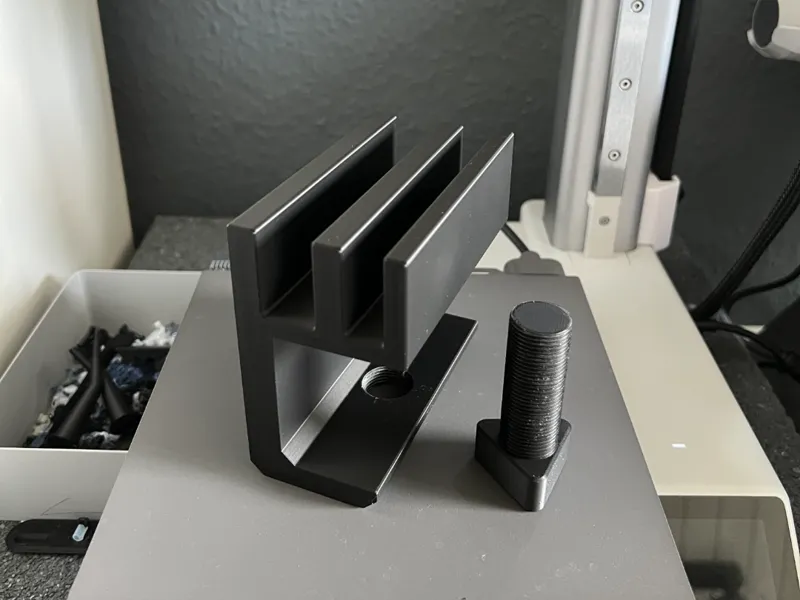 iPad/MacBook Holder with Clamp