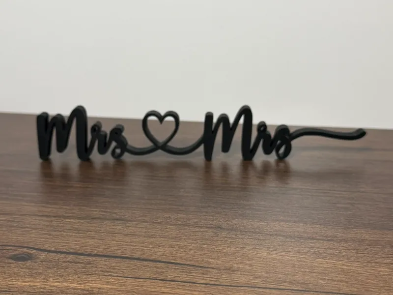 Mrs Heart Mrs Desk Sign | Wedding Decor