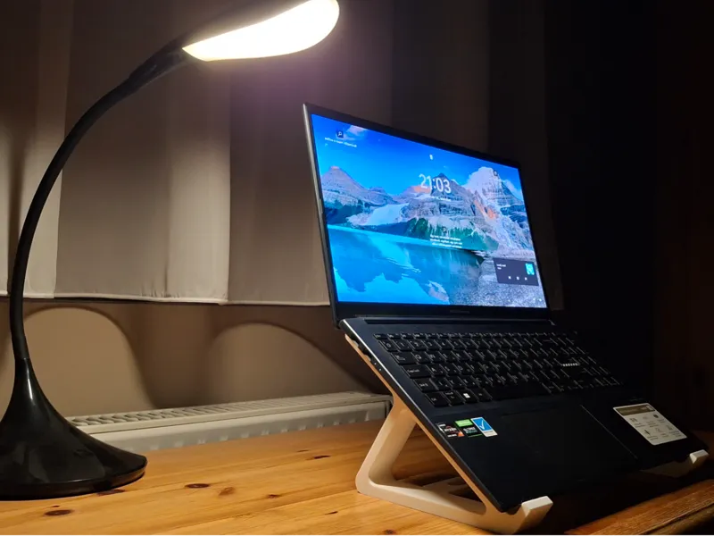 Simple laptop stand