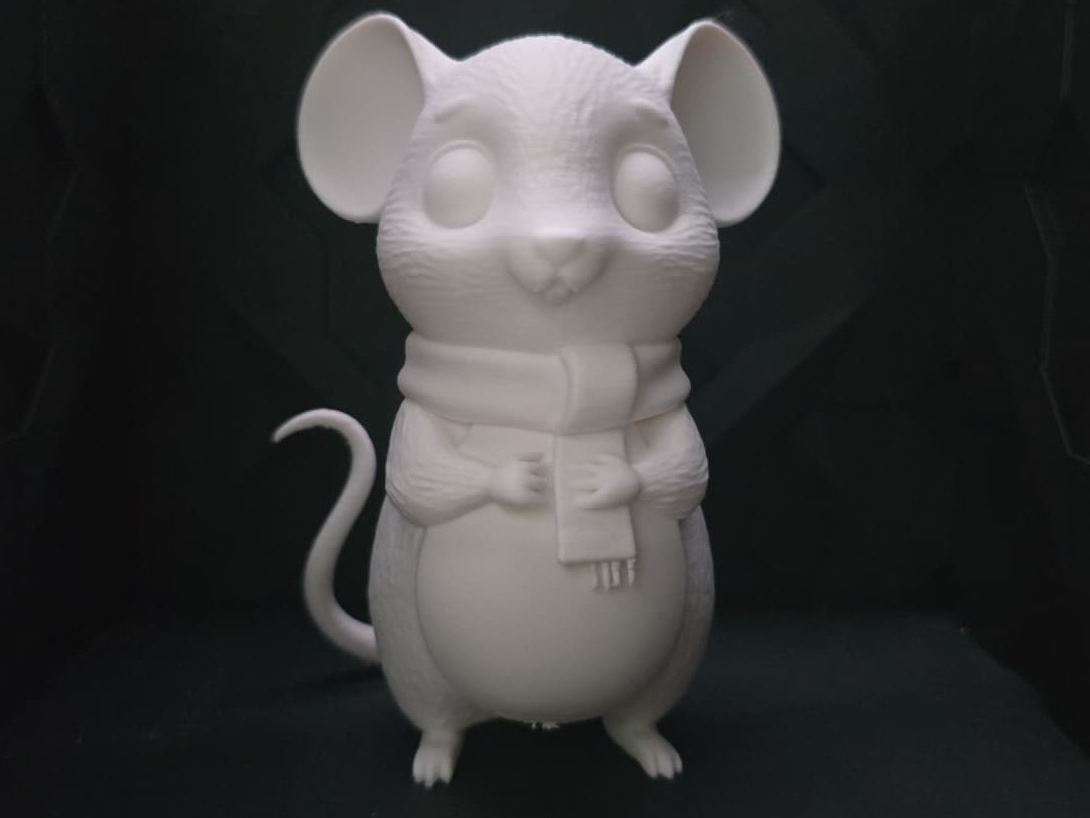 Süße Maus mit Schal