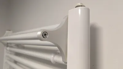 Towel holder for bathroom radiator