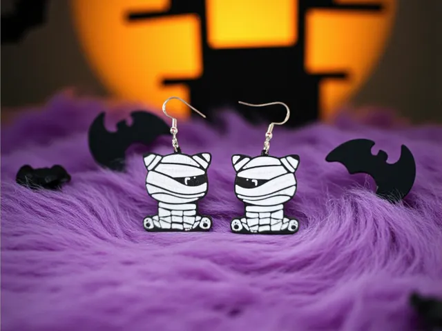 Mummy cat earrings