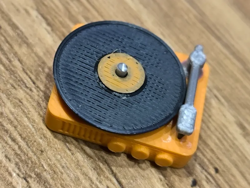 Cute gramophone miniature
