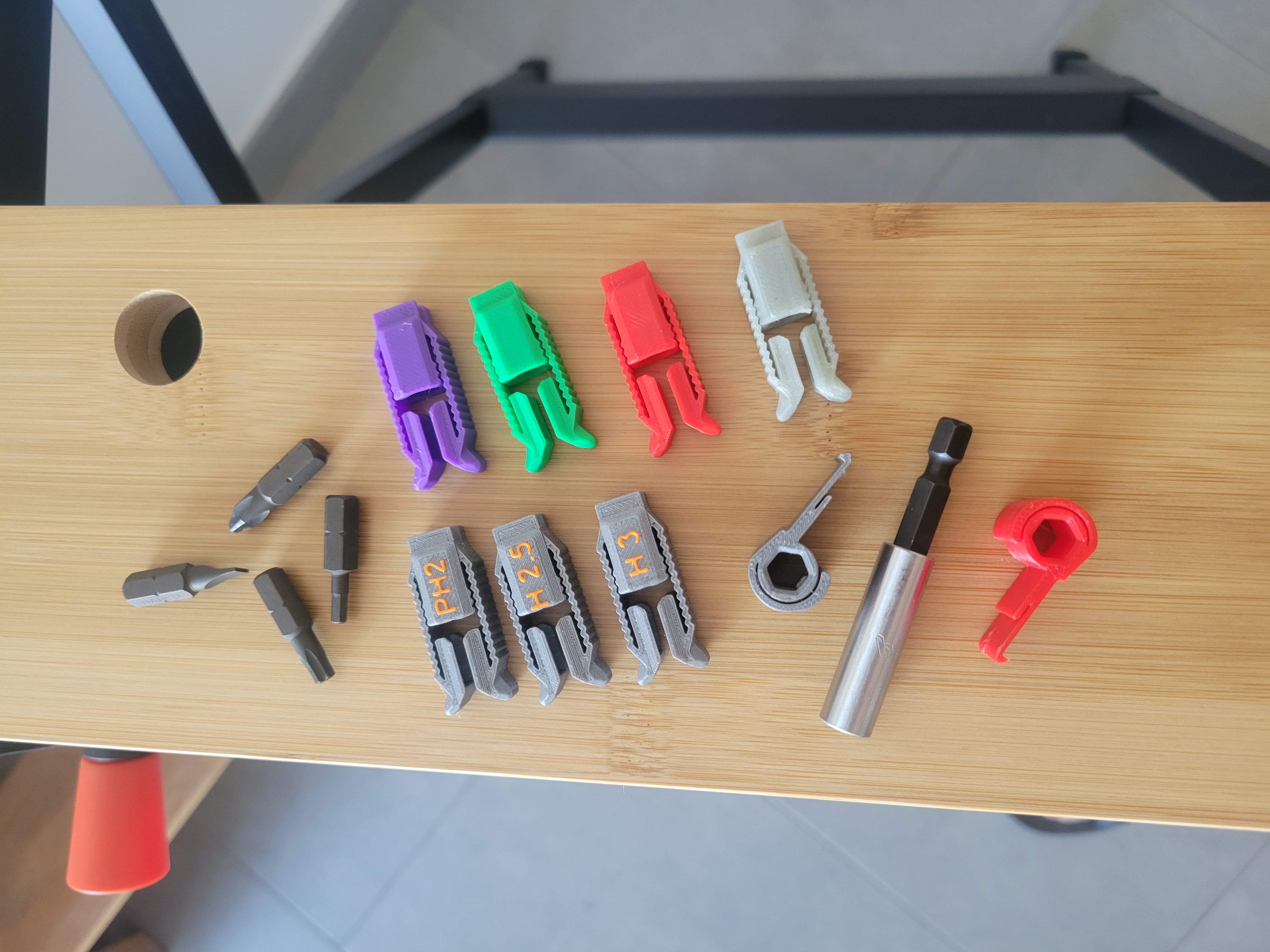 Miniatura 2 do modelo 3D Single hand bit exchange