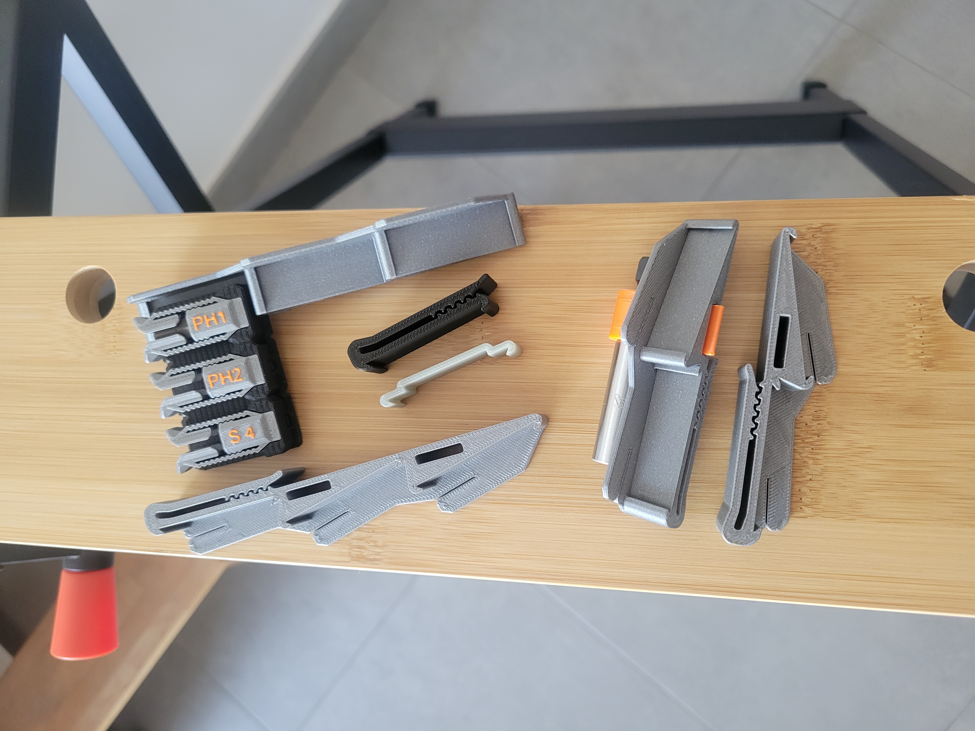 Miniatura 1 do modelo 3D Single hand bit exchange