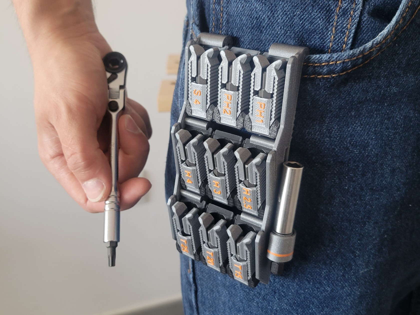 Single hand bit exchange