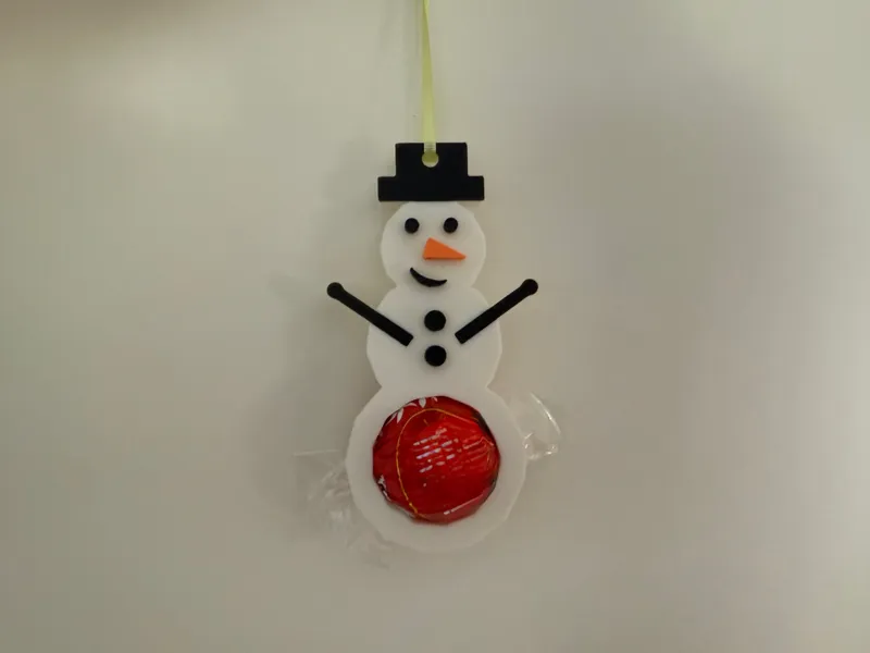 Geschenkanhänger Schneemann mit Schokoladenkugel