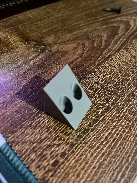 Miniatura 1 do modelo 3D 高强度三角直角固定支架