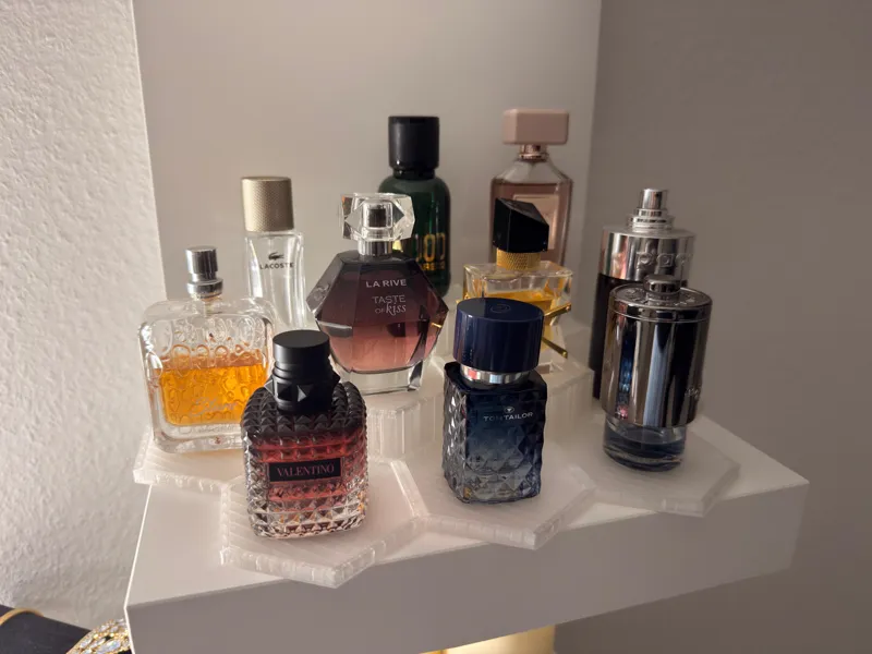 Podest Kosmetik Parfüm Regal Mode 3d Model stand