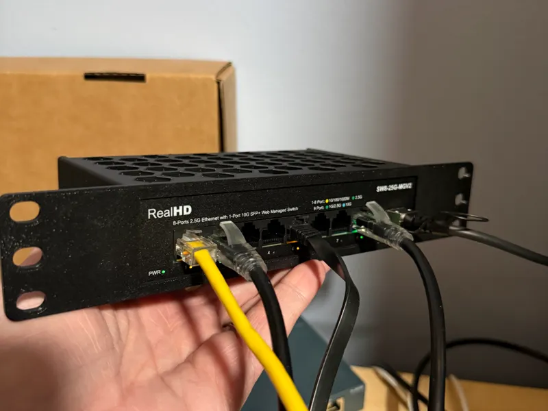 RealHD 8port and SFP Switch 10 inch Rack Mount