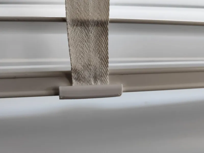 Venetian Blind Bottom Rail Snap-lock Clip Retainer