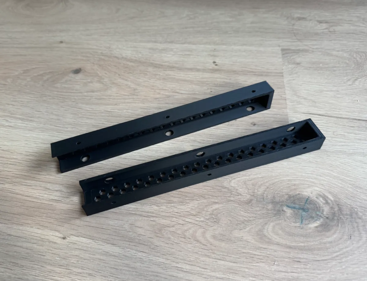 Support ordinateur portable sous bureau (22 mm)