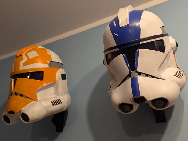 Wall helmet hanger