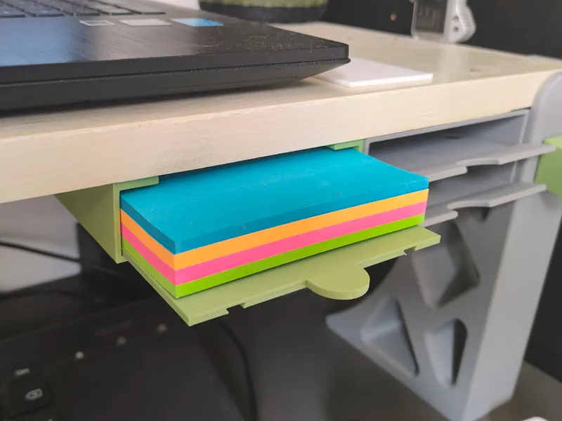 Under desk post-it (9x9cm)