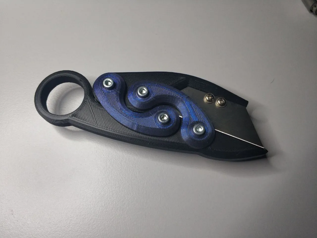 Retractable Karambit Knife view 4