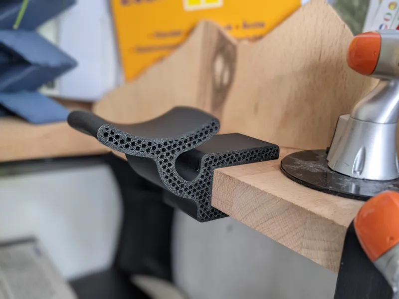Parametric headset holder