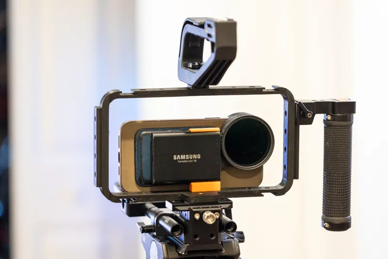 Cage for phone photograhpy - mirrorless cameras