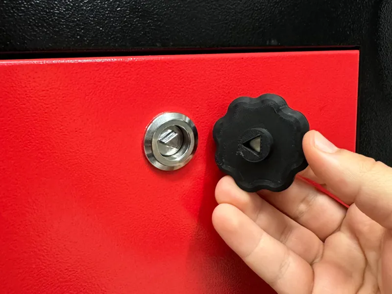 Magnetic Triangle Key for CO2 Lasers