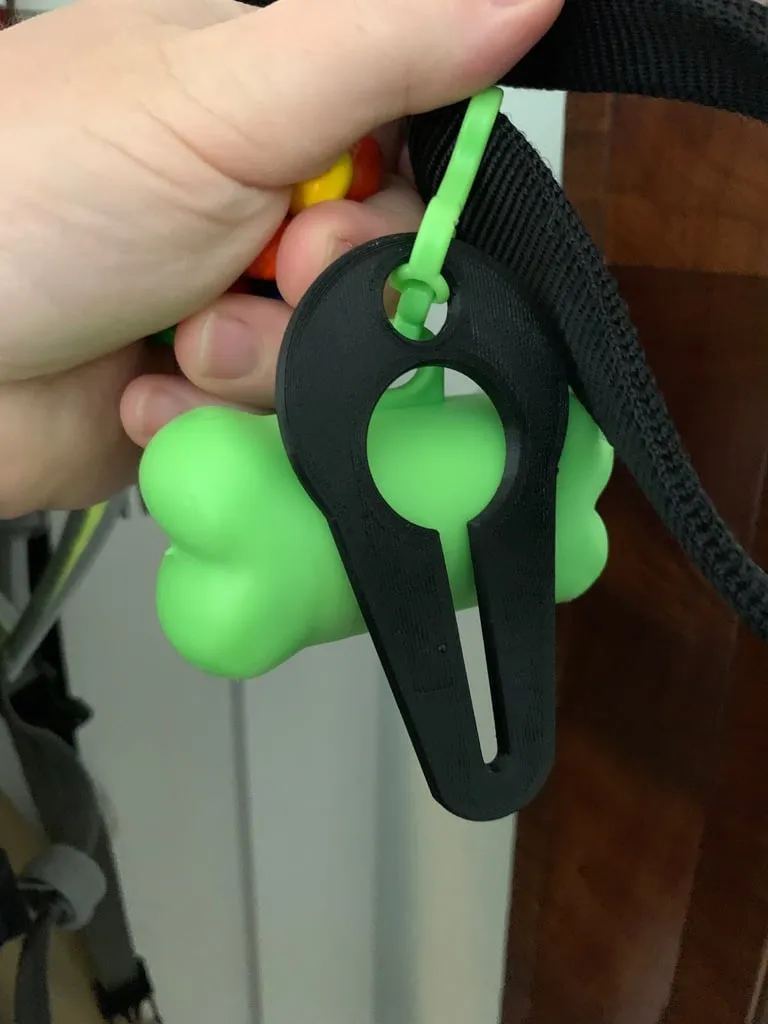 Distributeur de sacs à crottes pour chien