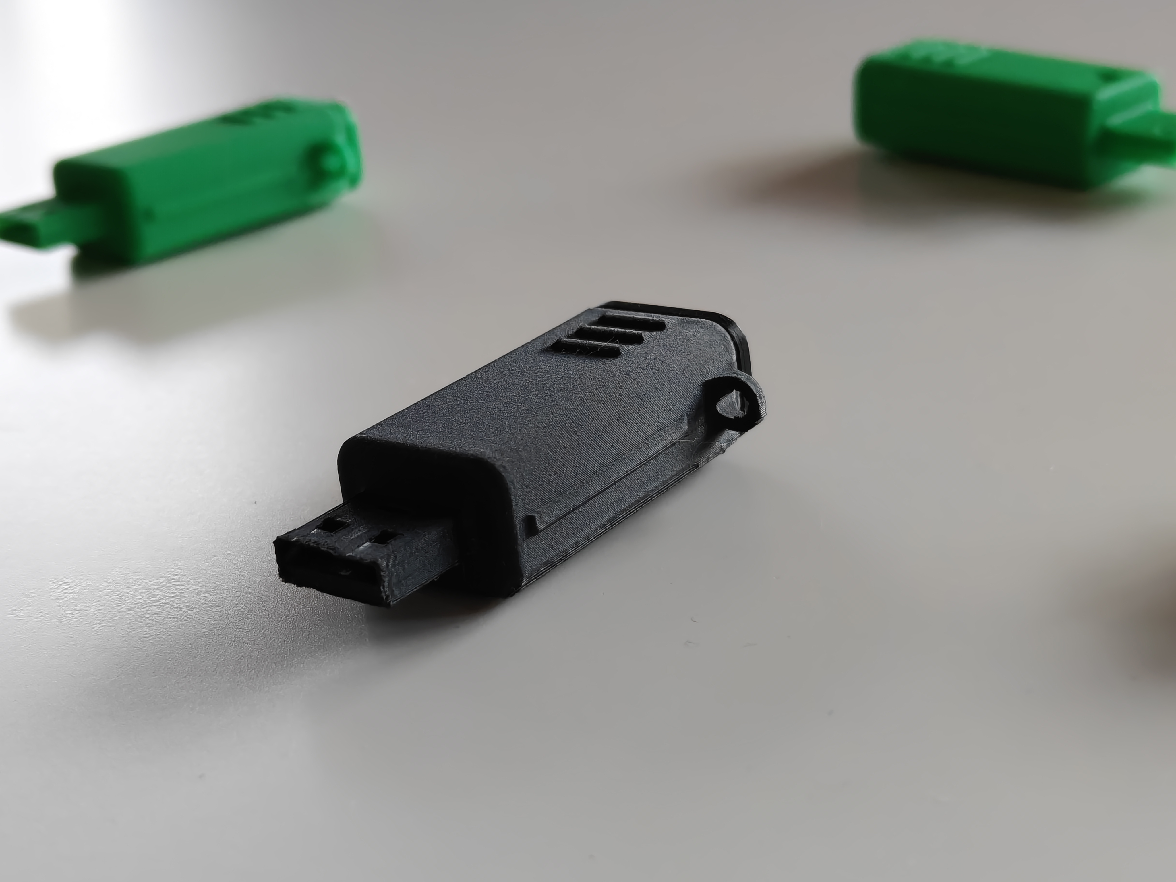 Miniatura 1 do modelo 3D USB keychain mini container