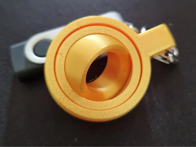 Gyroscopic keychain