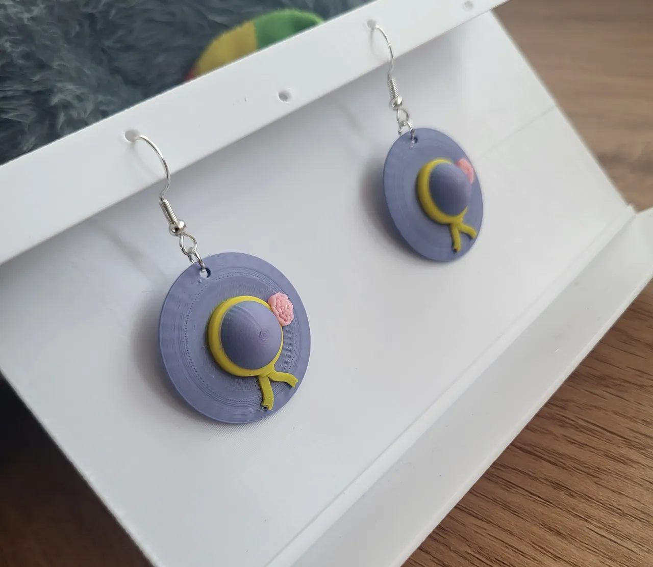 summer hat earrings view 3