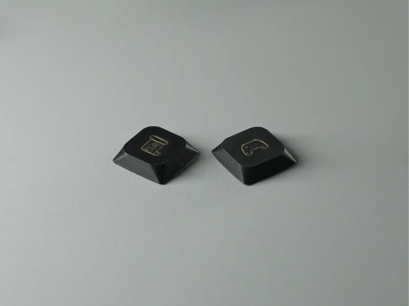 Uniform keyboard keycap with legends