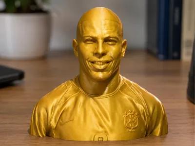 Ronaldo Nazário (R9) Bust Legendary Football Icon