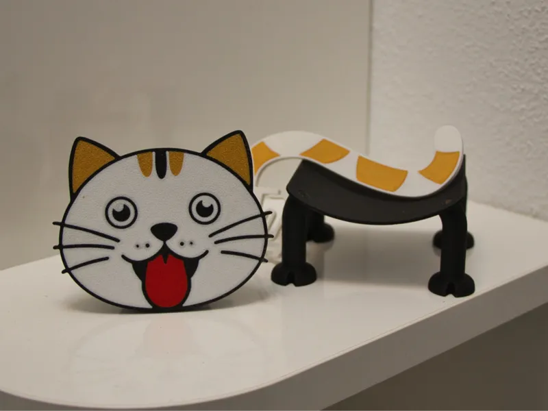 Katzengesicht für die Klorolle 