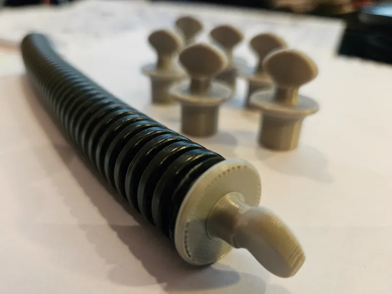 Tappo per tubi elettrici