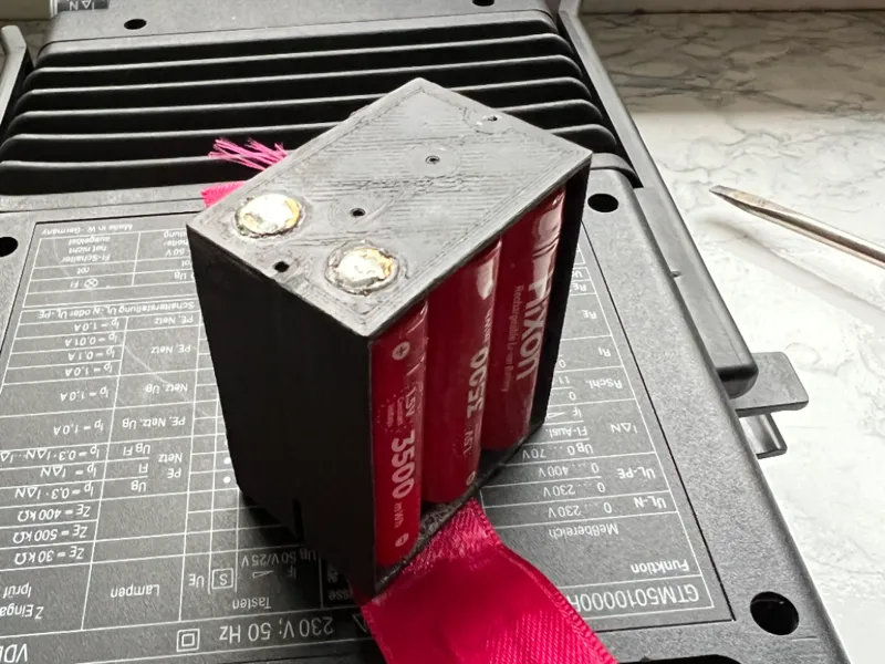 Battery holder for ABB M5010