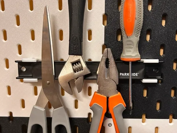 M0039 Magnetic Strip Bar Holder For IKEA Skadis
