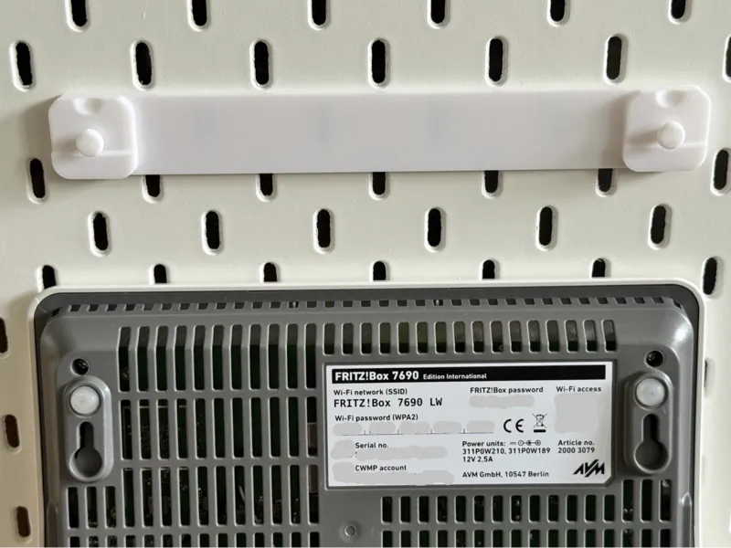 Skadis Montagehalterung FritzBox 7690