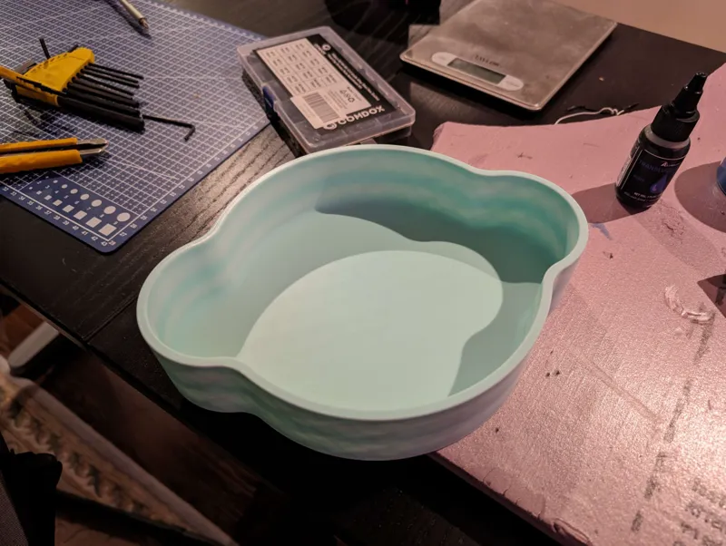 Big circular curvy bowl 