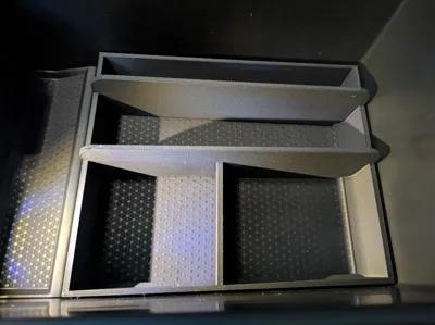 BMW i4 center console tray